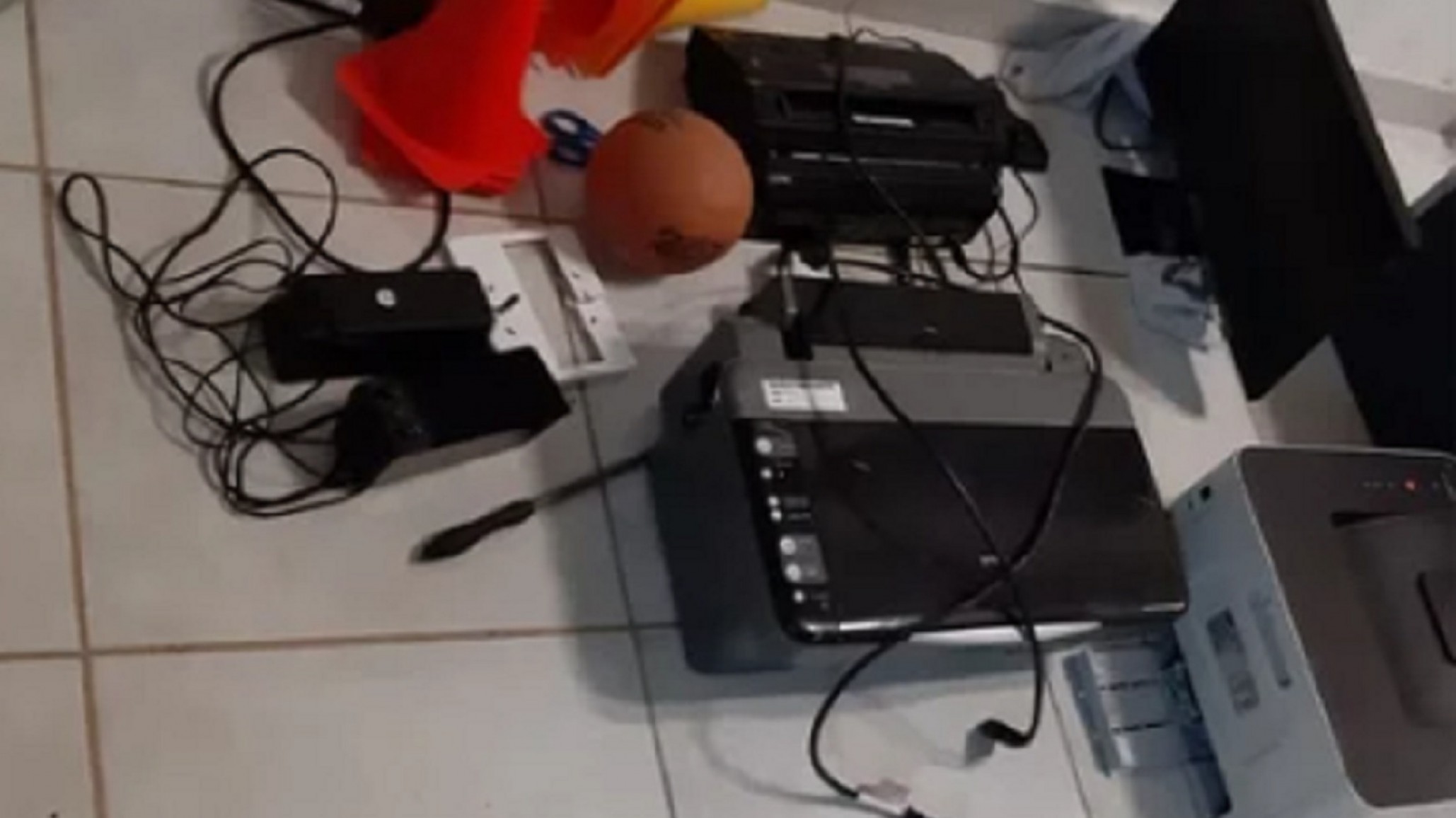 Atrapan a un adolescente robando en una escuela de Trelew