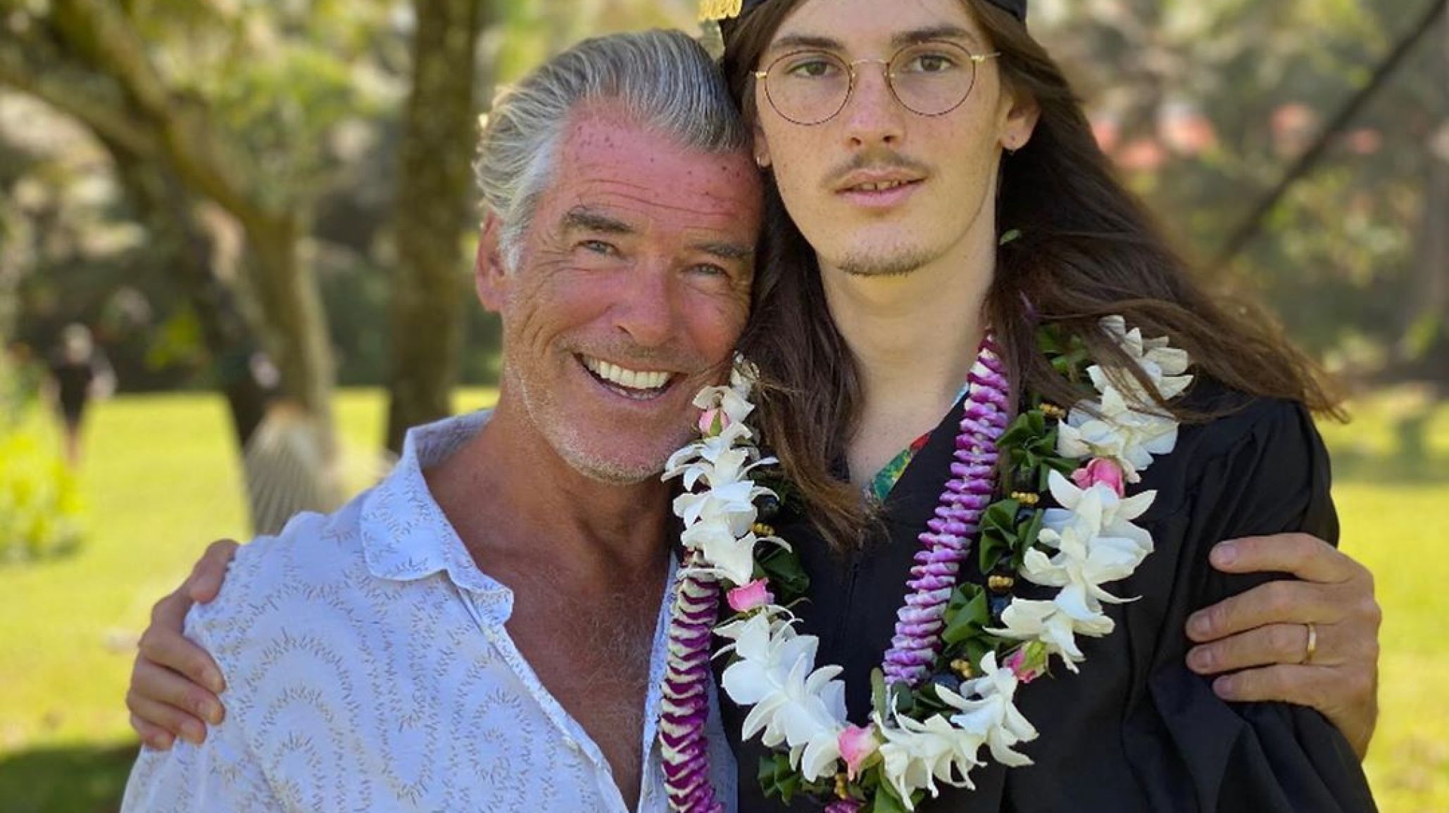 Pierce Brosnan orgulloso de su hijo en su graduación