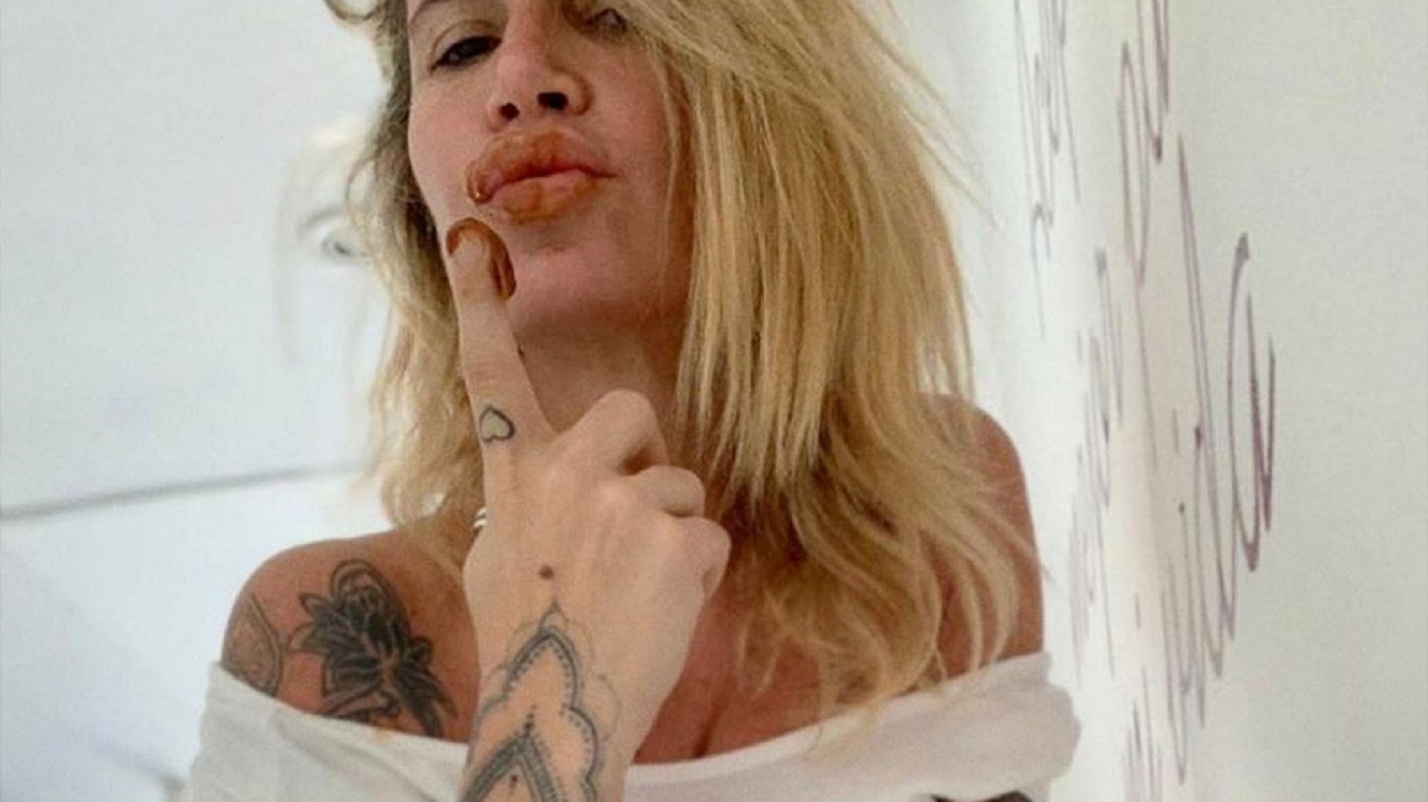 La pose de Flor Peña que incendio las redes ¡en mini bikini!