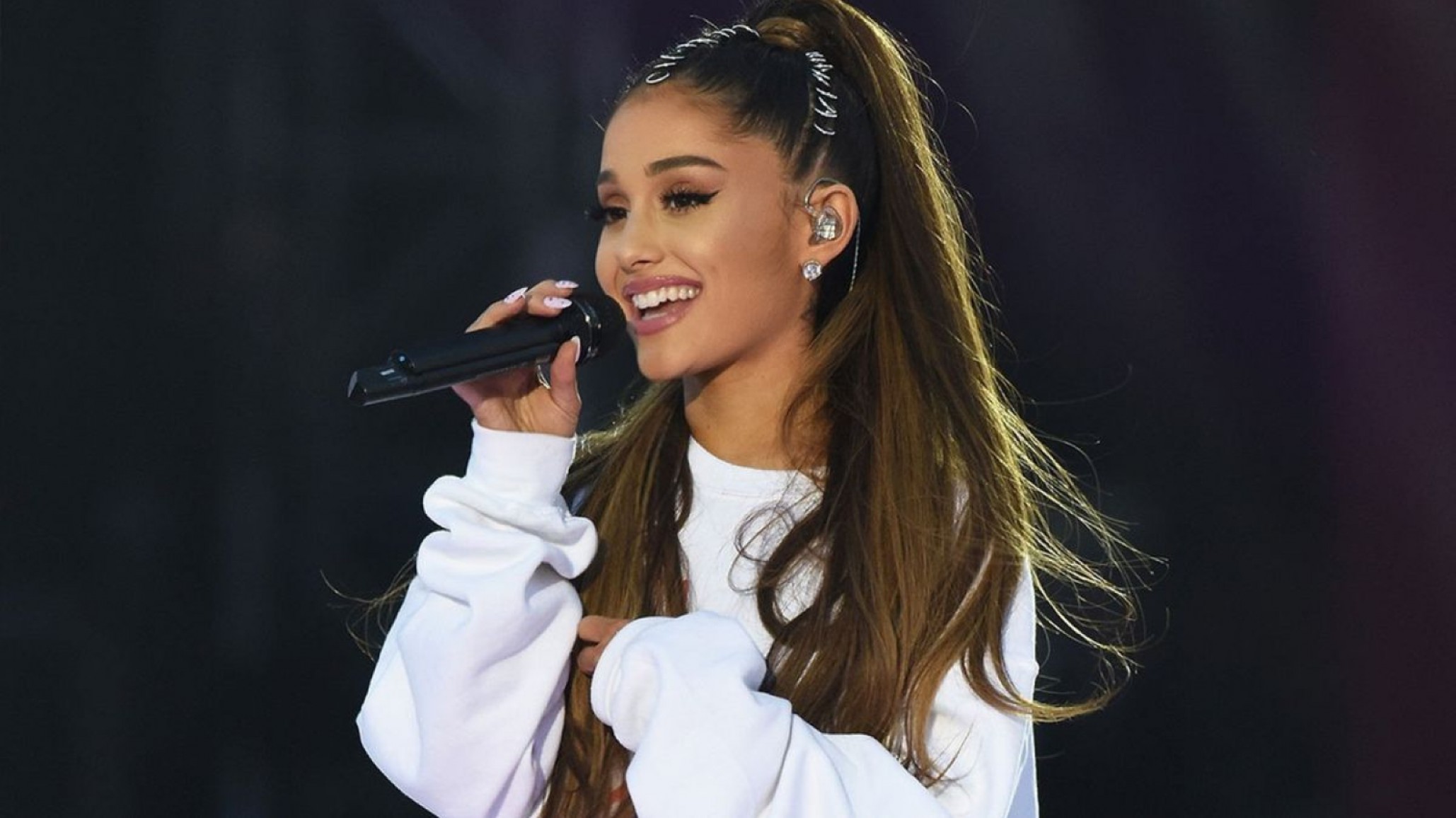 Ariana Grande no se calló nada: sigue siendo N° 1 en Billboard y respondió a las críticas