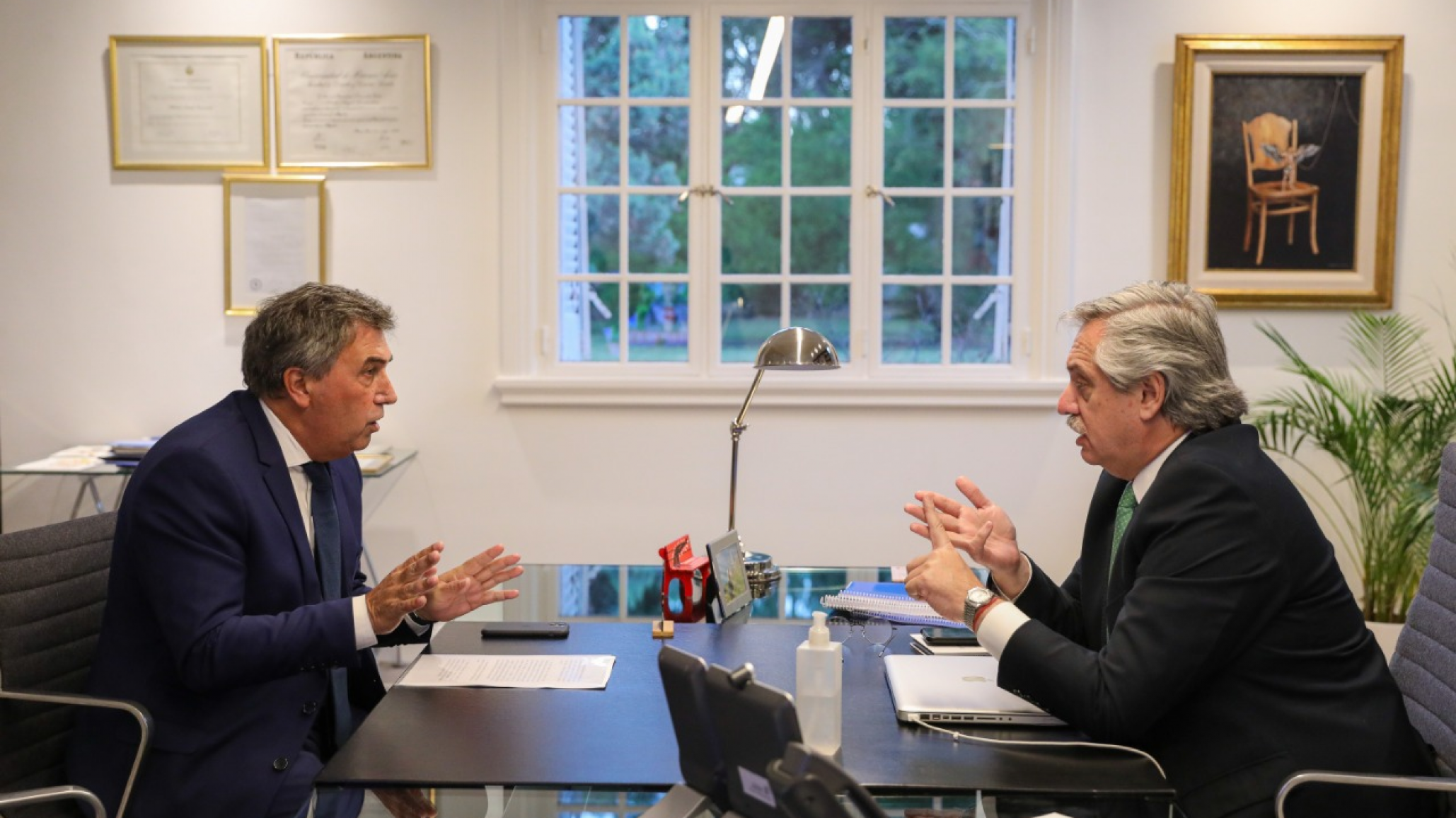 Gobierno congeló tarifas de teléfono, internet y cable