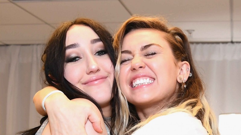 La hermana de Miley Cyrus rompió en llanto: ”A la que nadie le importaba”