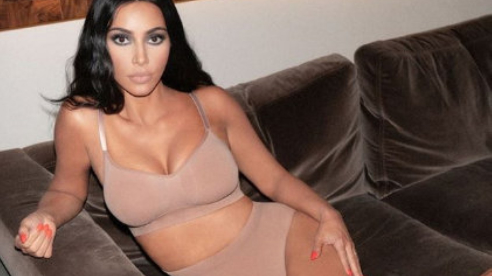 Kim Kardashian lanzó a la venta tapabocas pero la acusan de discriminación