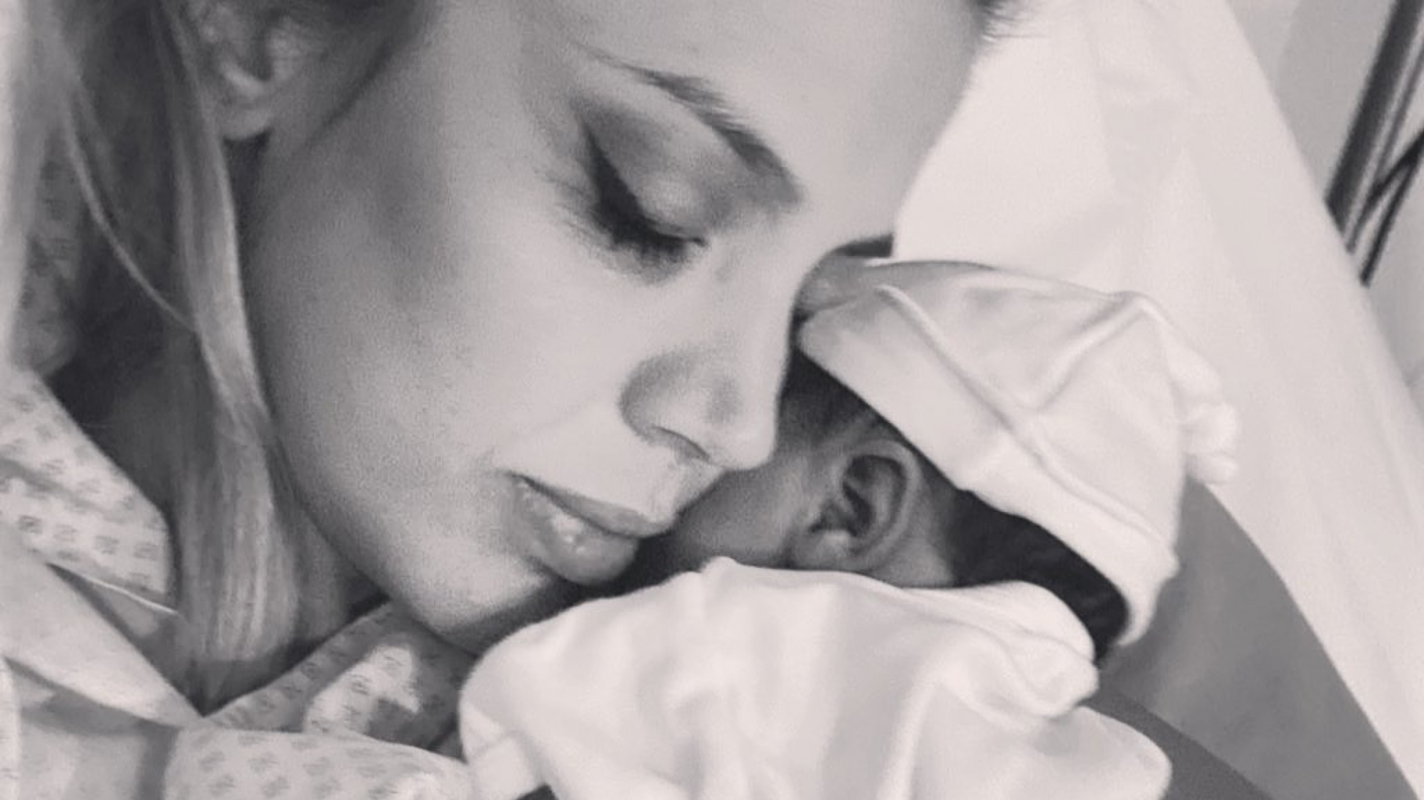 ¡Por fin! Nació la primera hija de Virchu Gallardo: ”SOMOS PAPIS”