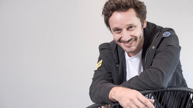 “En este momento extraño” dijo Benjamín Vicuña ¿A quién?