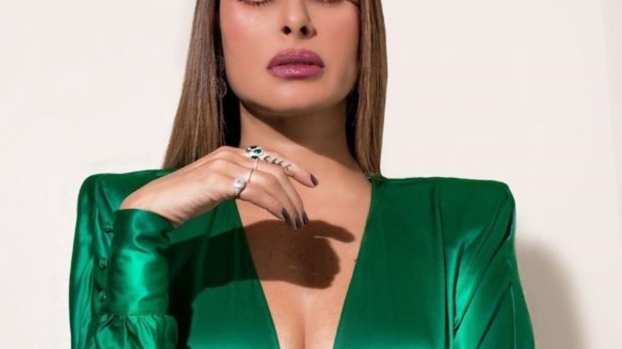 ¡Galilea Montijo sufrió un duro accidente en vivo y en directo!