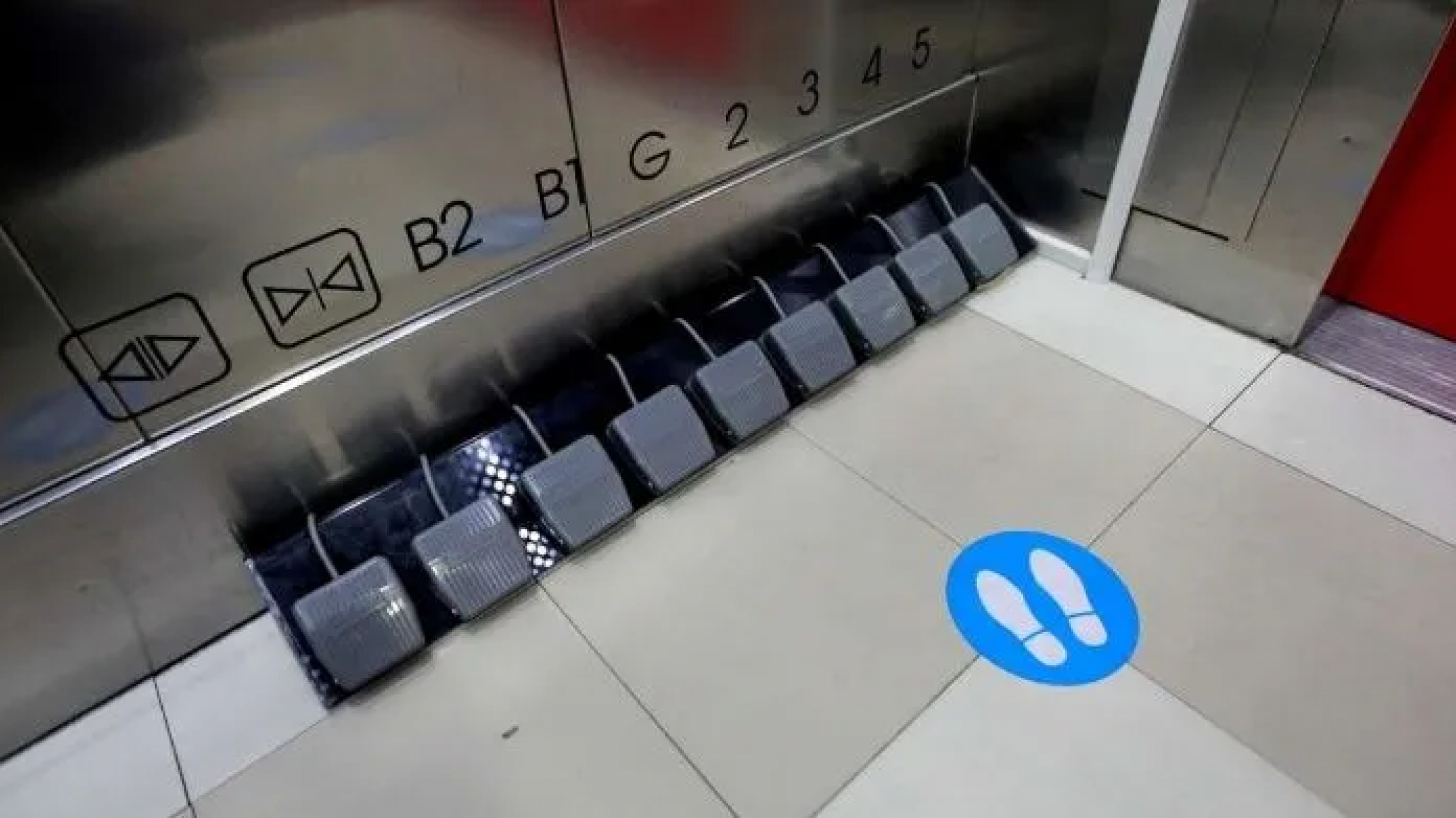 El método de un shopping tailandés para evitar contagios