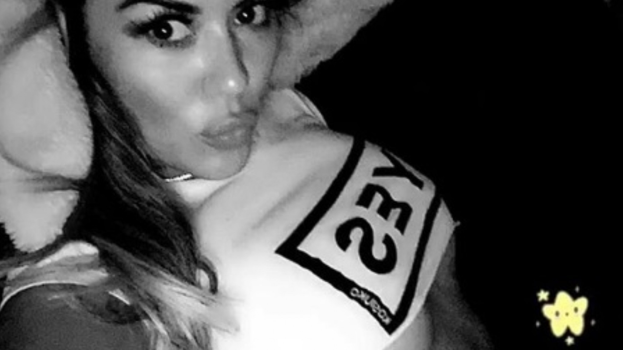 Karina Jelinek sorprendió con un baile en tanga y frente al espejo