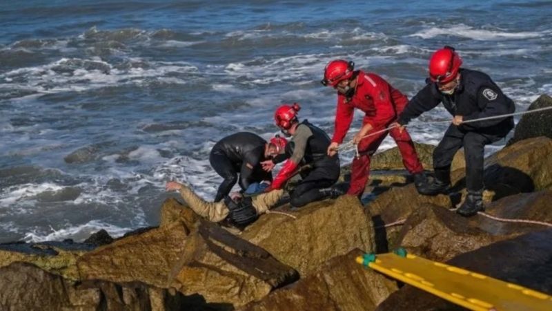 Jubilado disparó a otro en un hogar, luego se tiró al mar y murió