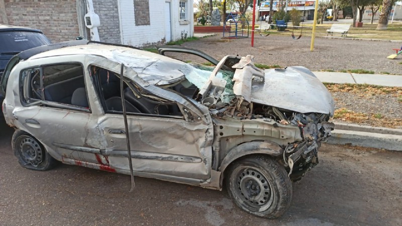 Dos hombres murieron en un brutal choque contra un árbol