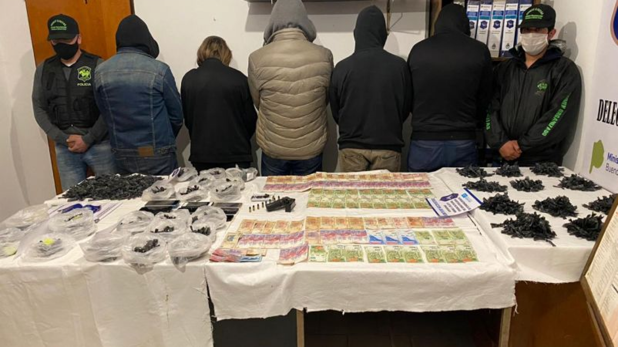 Cayó banda narco que vendía en Villa Azul