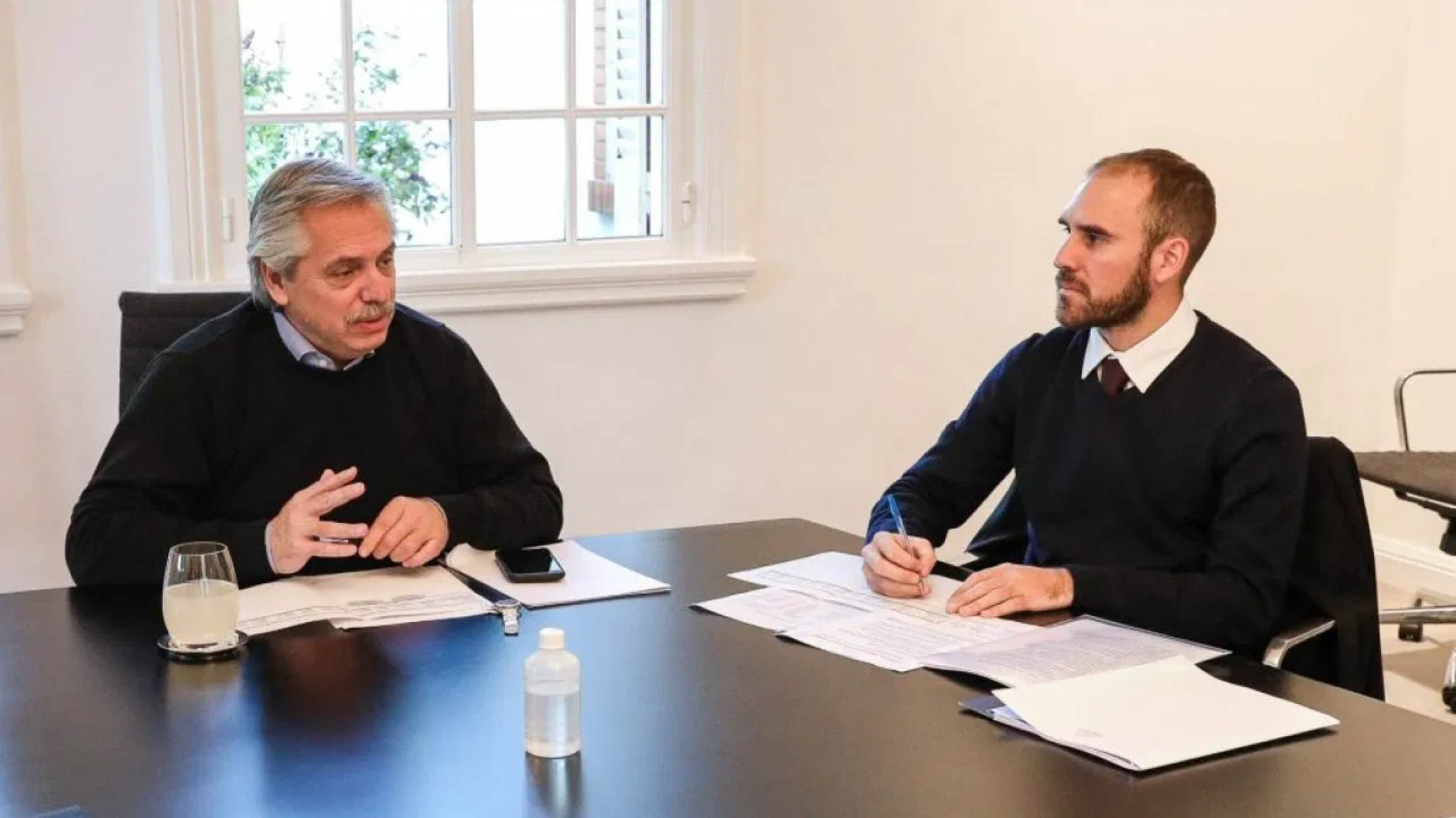 Deuda: el Gobierno sigue negociando y busca extender plazos