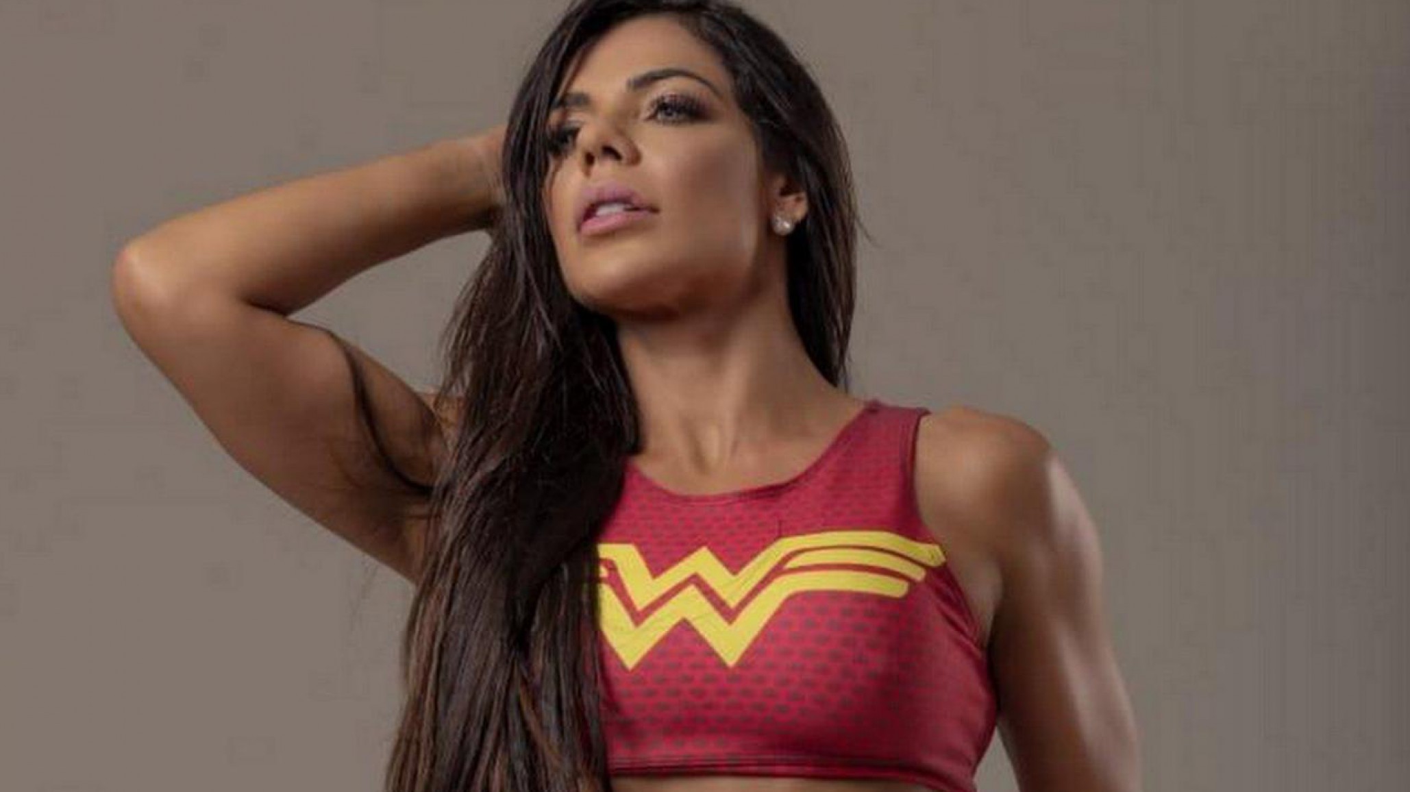 Suzy Cortez dio los buenos días usando solamente unas medias de red