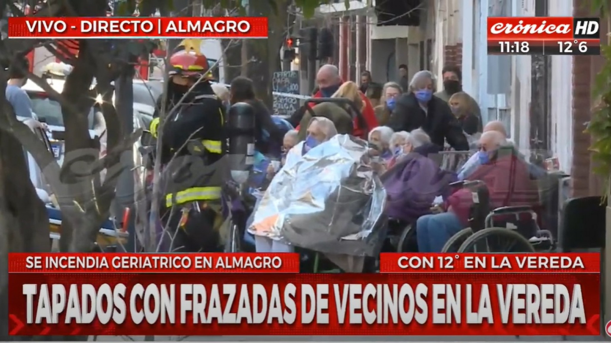 Incendio en geriátrico de Almagro, abuelos evacuados esperaron en la vereda