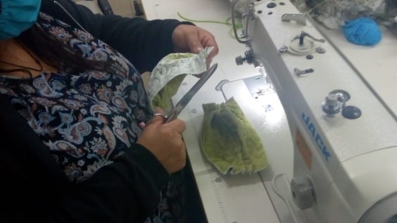 En Comodoro Rivadavia la Municipalidad coordinó la confección de 5 mil barbijos sociales para repartir en los barrios