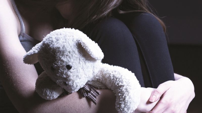 Una mujer dejaba que violarán a su hija de 9 años a cambio de dinero y mercadería