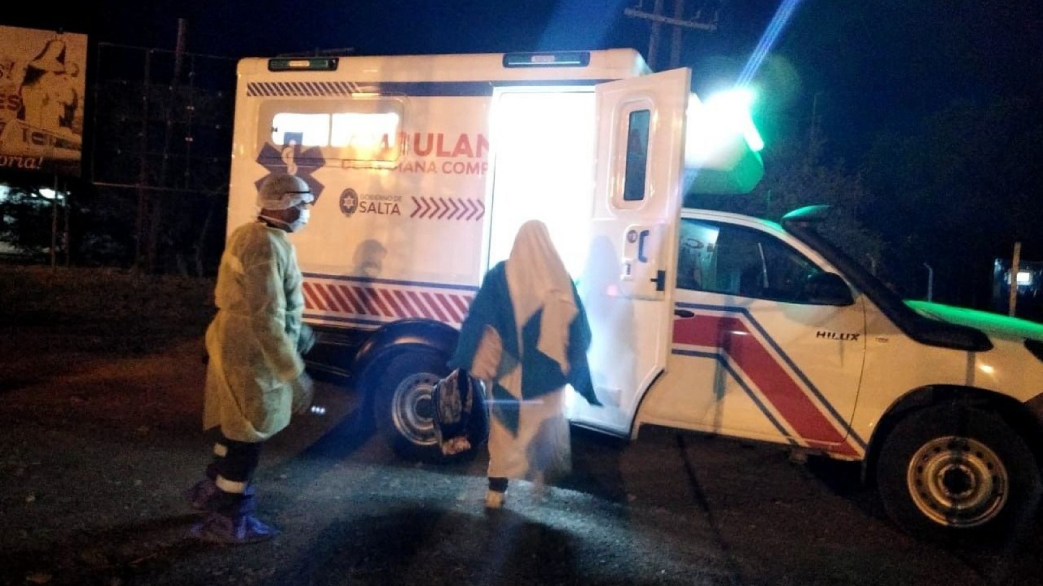 Demoran a mujer que dice ser profeta de Cristo y que con atuendos de monja camina hacia Colombia