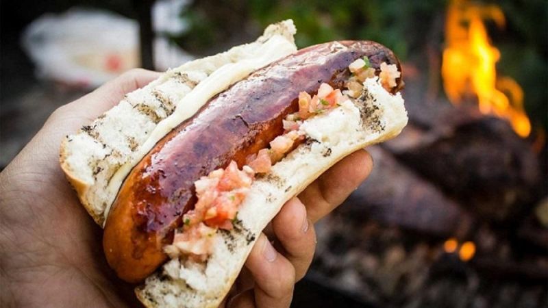 Hicieron una “choripaneada” para recibir a amigos que regresaron de Buenos Aires y cayó la Policía