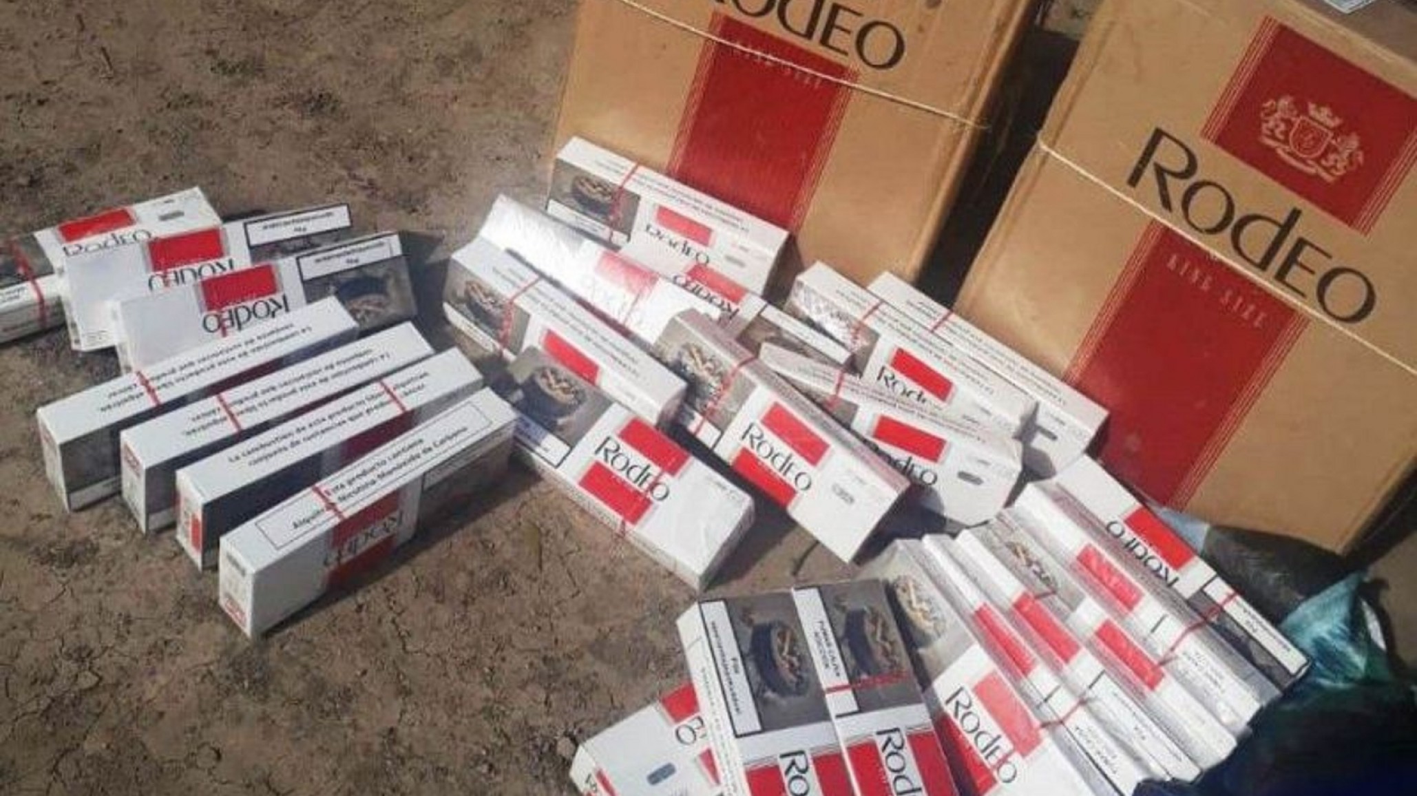 5 policías detenidos por la desaparición de 600 cajas de cigarrillos