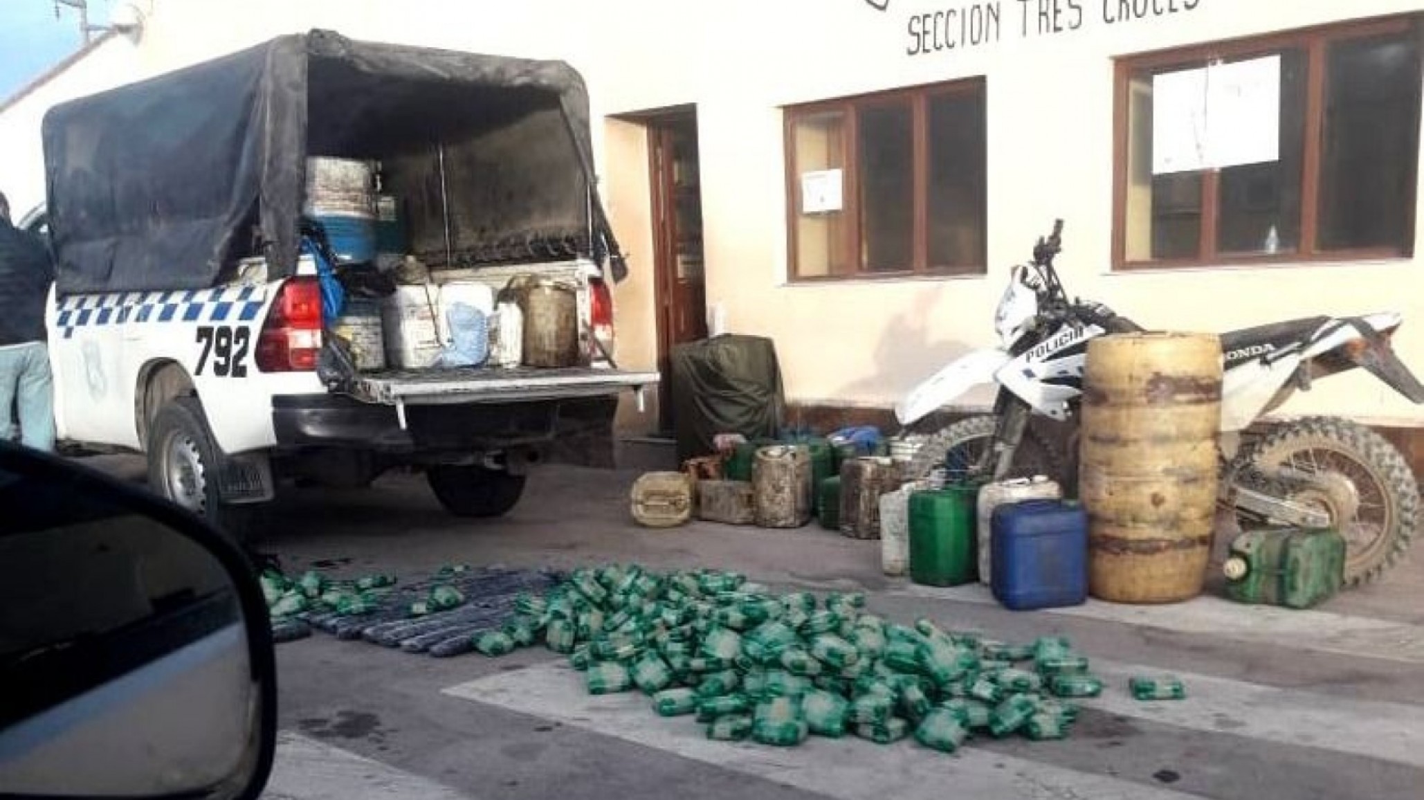 Policías utilizaban un patrullero para contrabandear hojas de coca