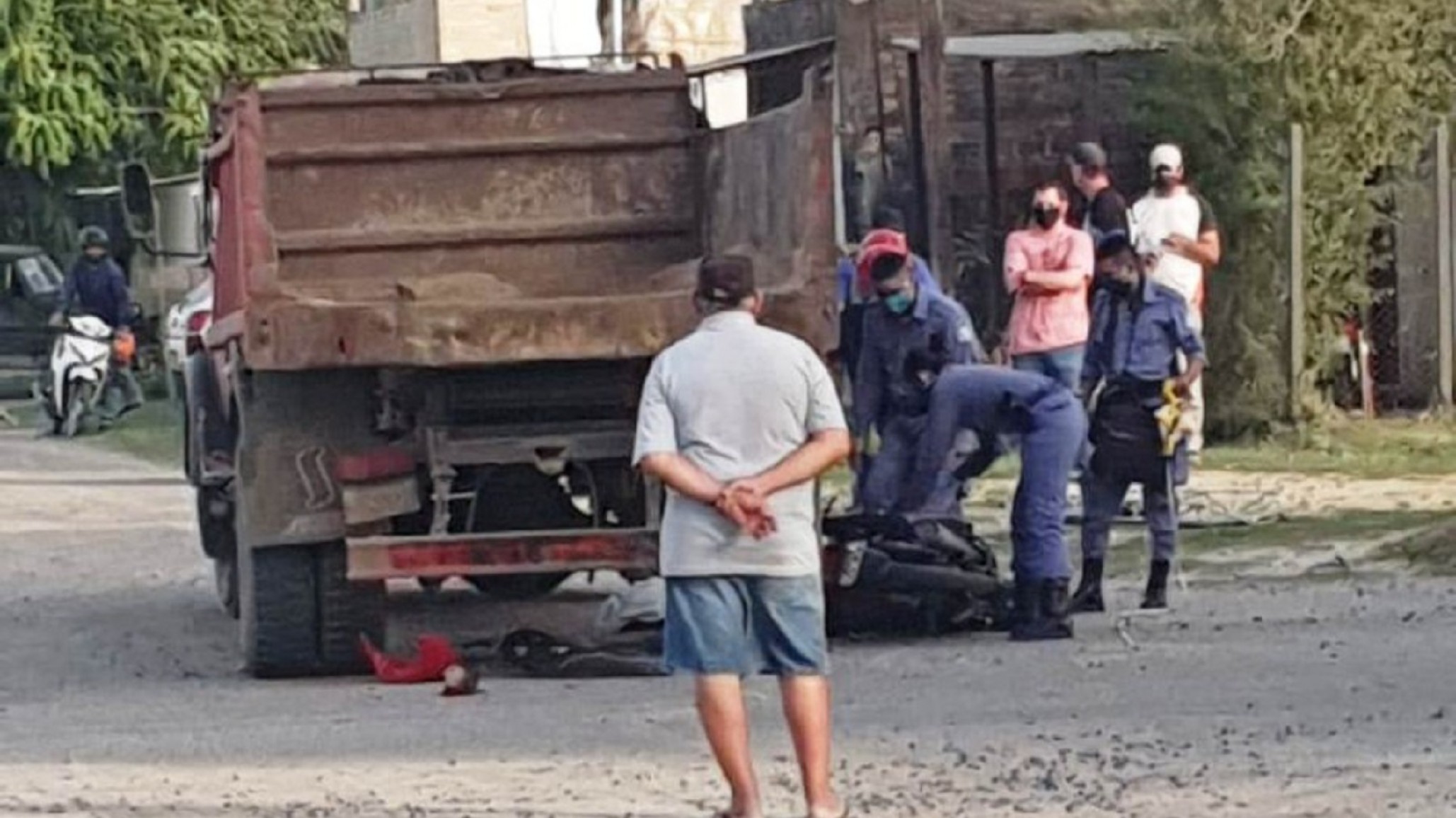 Adolescente muere en el acto en un brutal choque contra un camión