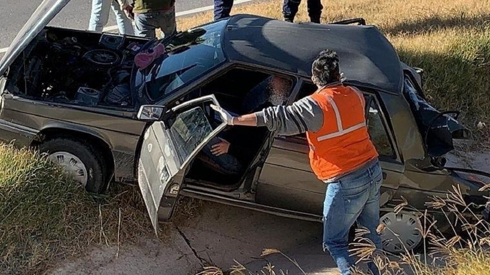 Una persona murió en un brutal choque contra un camión