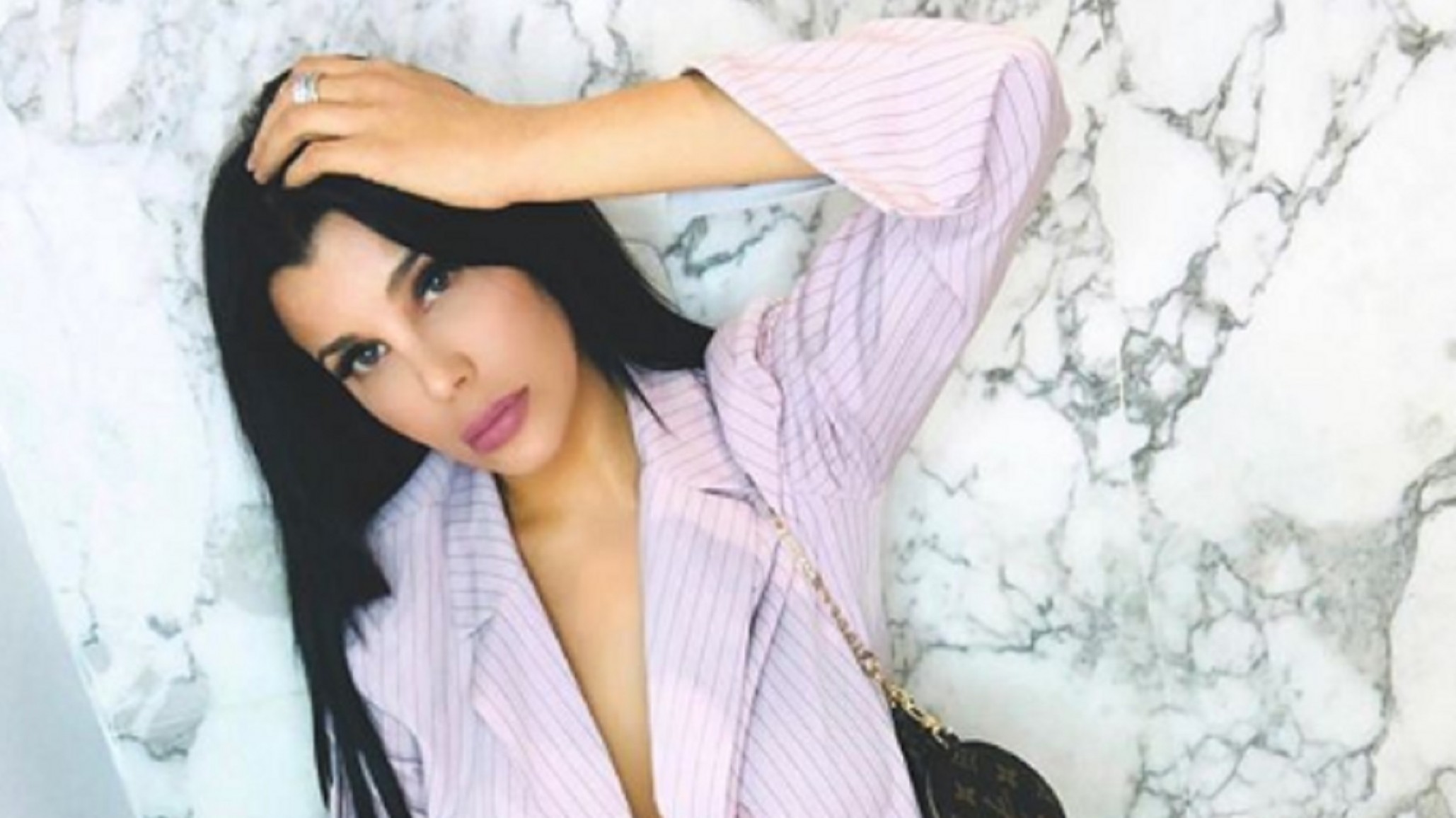 Charlotte Caniggia encendió las redes con una ardiente foto en lencería: “Cabaretera”