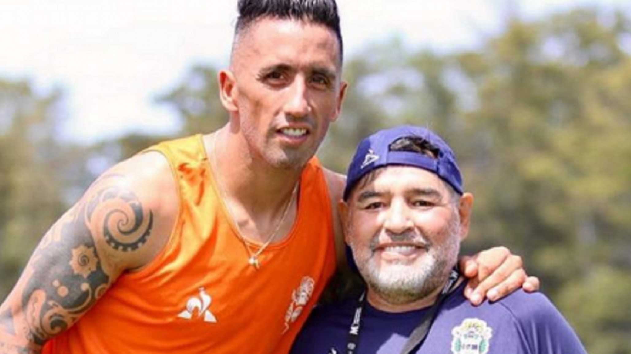 Diego Maradona agradeció un gesto solidario de Lucas Barrios