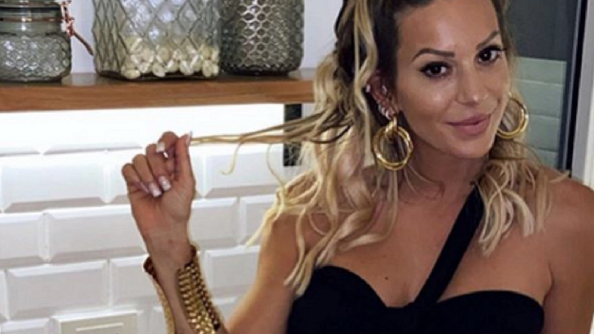 Noelia Marzol cautivó con una sensual apertura de piernas