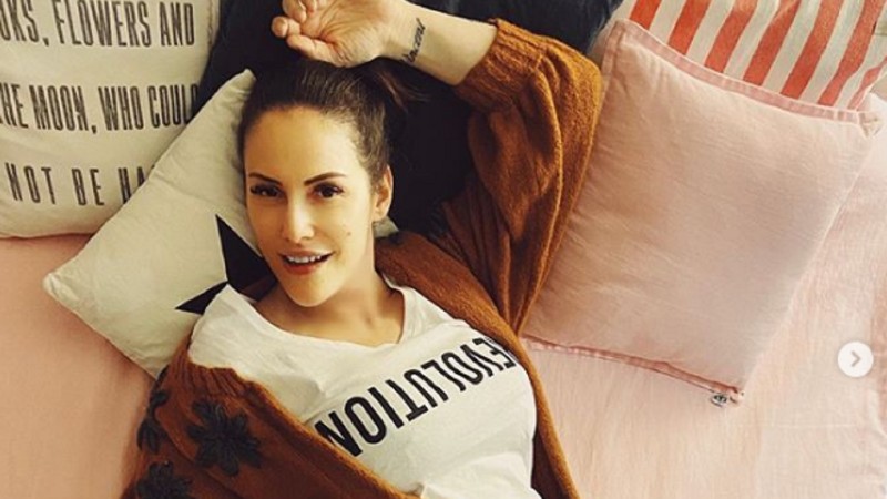 Connie Ansaldi y un hilarante desafío de generaciones “Millennial mata Generación X”