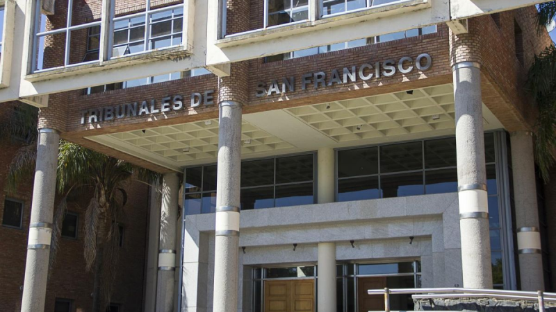 “Educaba sexualmente” a su hija: abusó de ella por 10 años