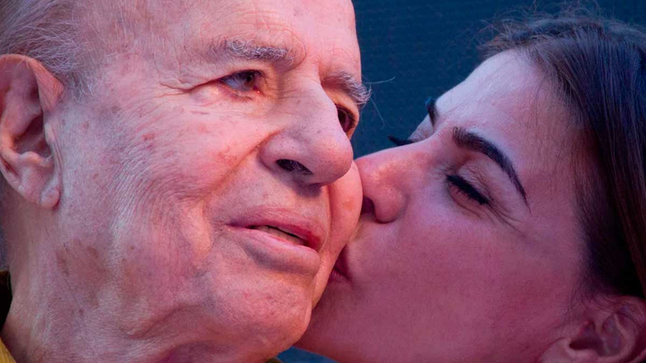 Carlos Menem volvió a su casa y lo recibieron con una sorpresa ¡al estilo de los 90!