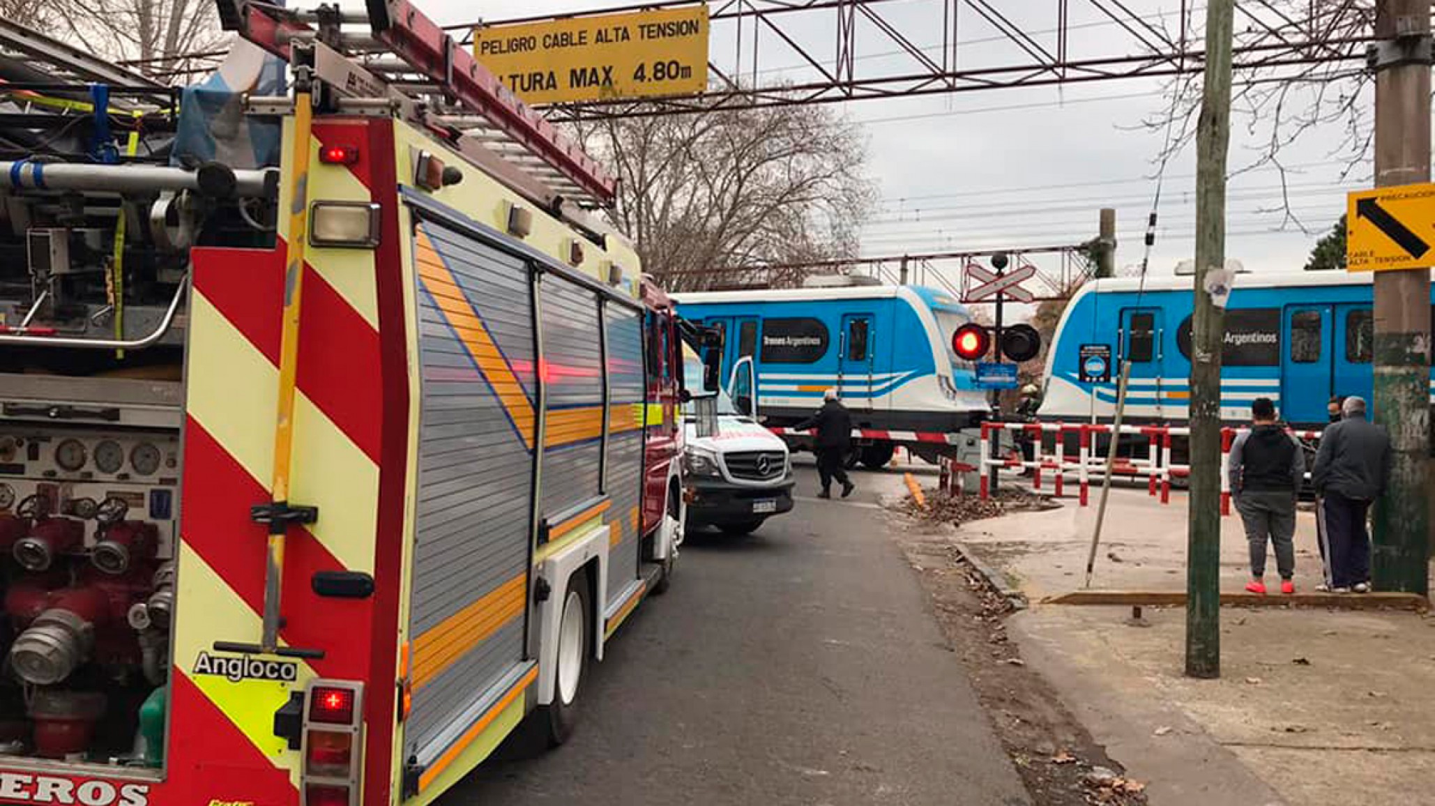 Una mujer perdió la vida tras ser impactada por un tren