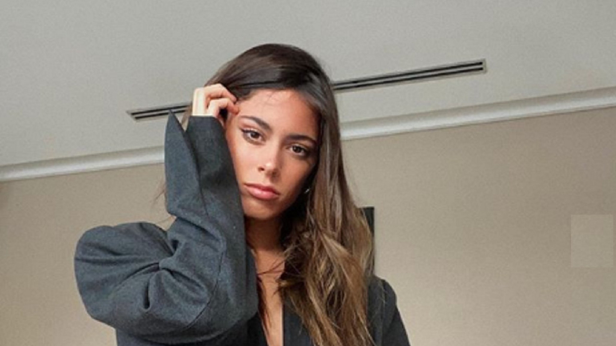 Tini Stoessel más sensual que nunca: pelo alborotado y en ropa interior