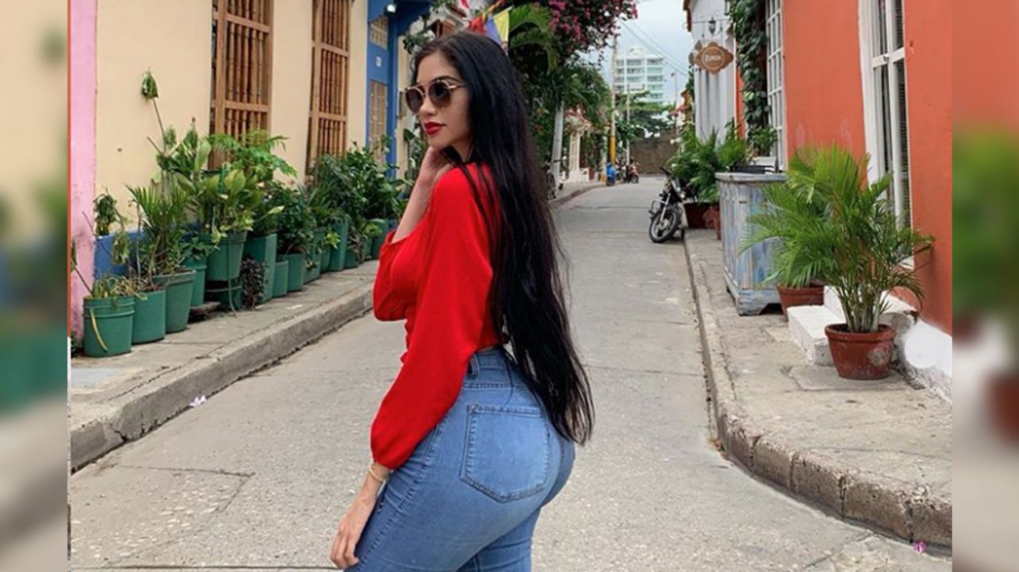 ¡Toda aceitada! Jailyne Ojeda bailó con una malla muy cavada