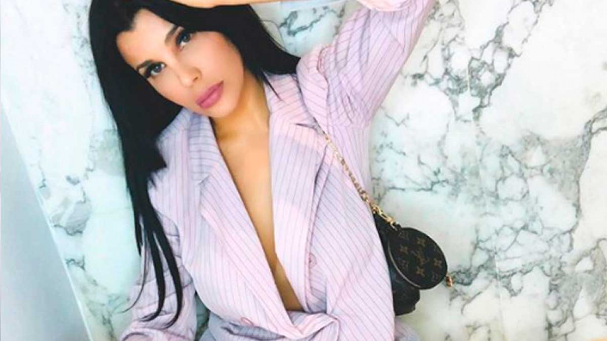 Charlotte Caniggia combatió el frío con unas extravagantes bucaneras