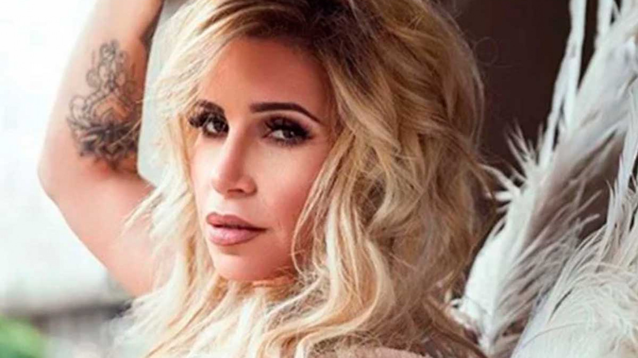 Flor Peña entrenó de espaldas y en ropa interior: ¡Lomazo!