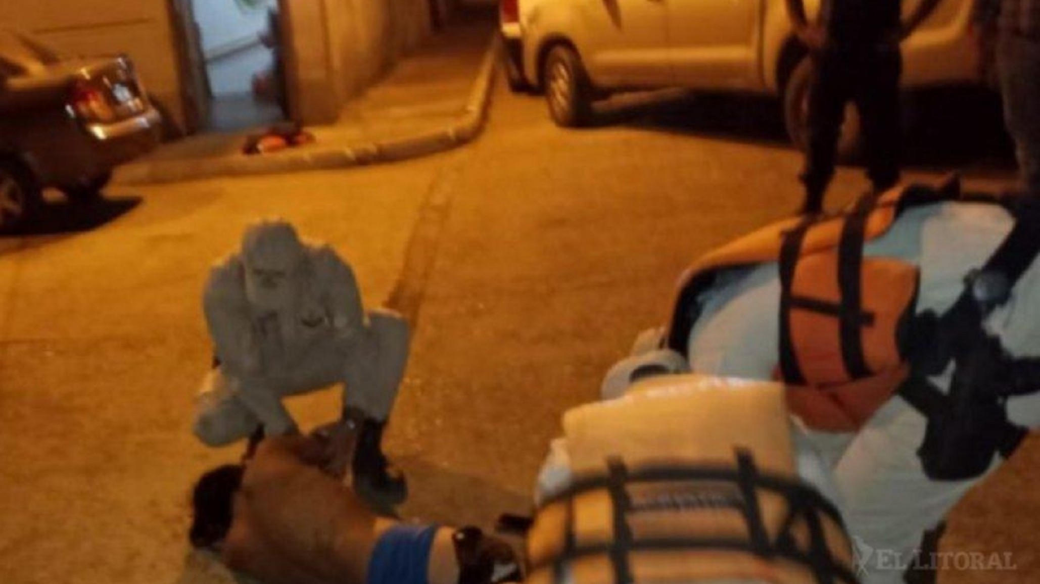 Policía héroe: se arrojó al río para salvar a un joven que se ahogaba