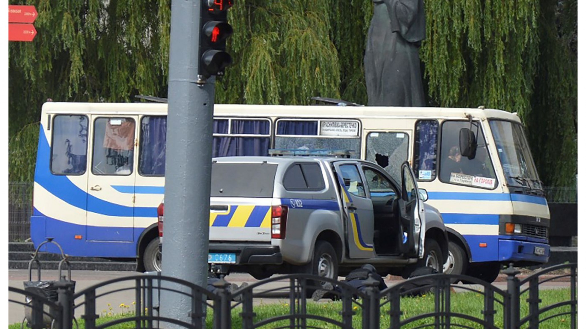 Un hombre cargado con explosivos secuestró un colectivo con pasajeros en Ucrania