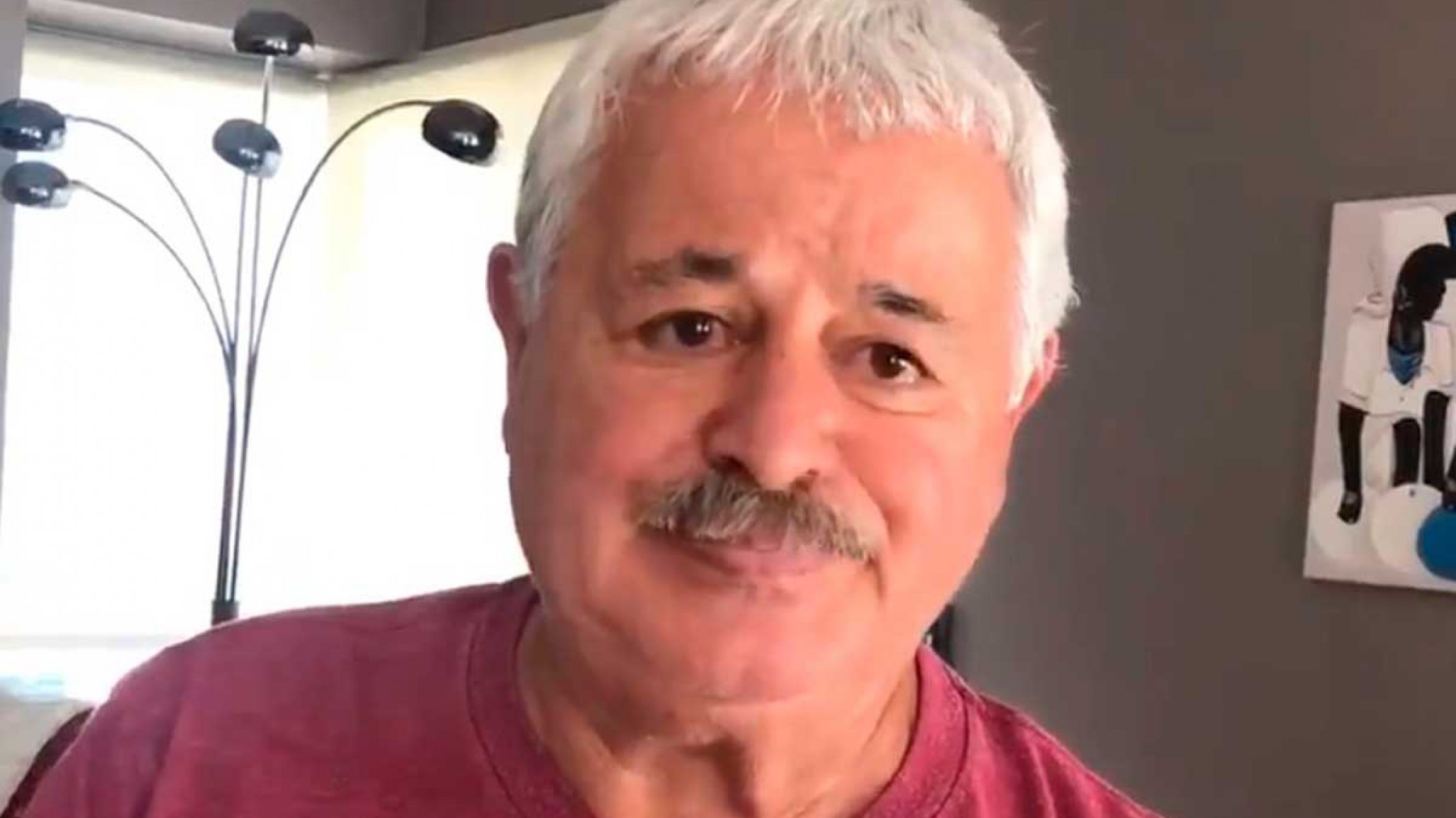 ¡Babero para el abuelo! Titi Fernández y su primer videollamada con su nietita