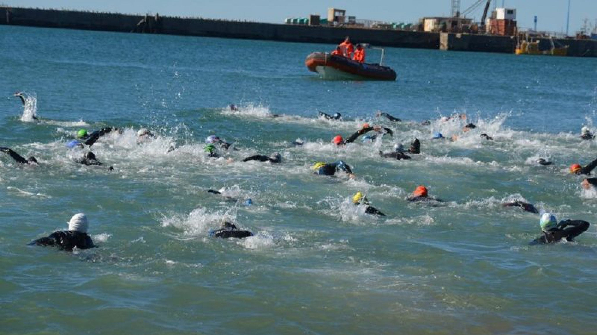 Se realizó la travesía de Natación “Héroes de Malvinas”