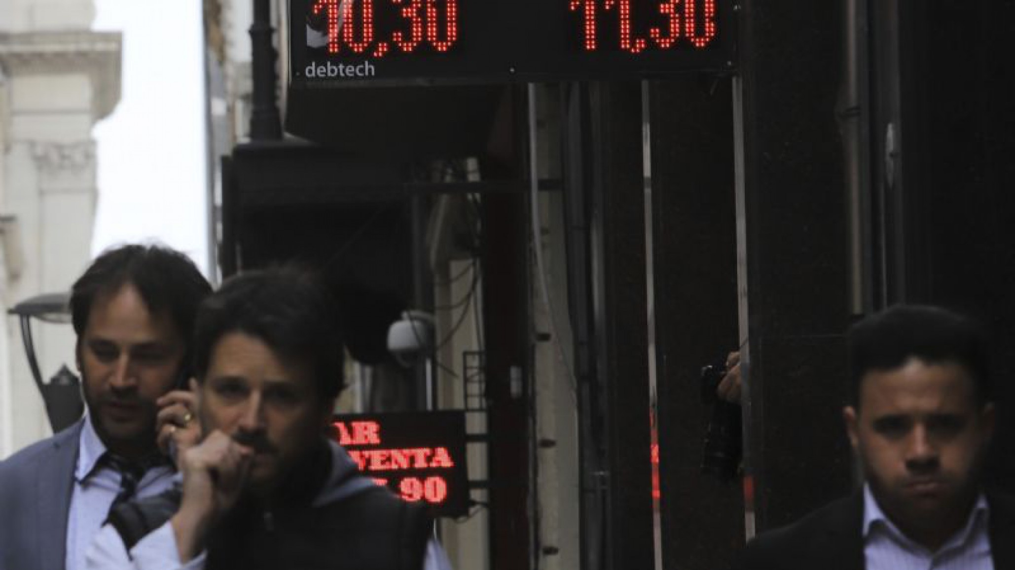 Con el respaldo del FMI el Banco Central elimino la “zona de no intervención” y cae fuerte el dólar