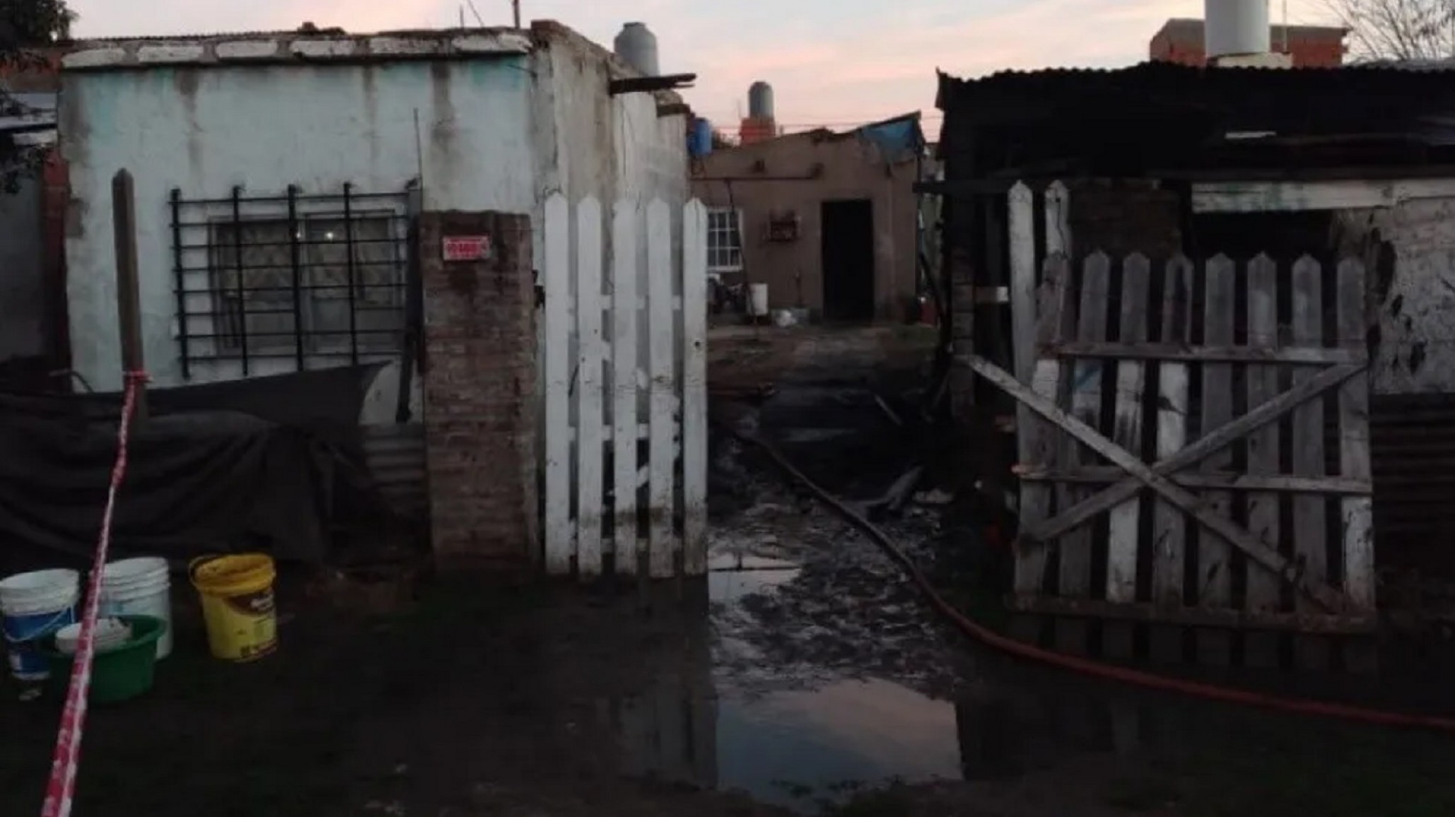 Fatal incendio: Joven falleció y su pareja, que estaba embarazada, agoniza