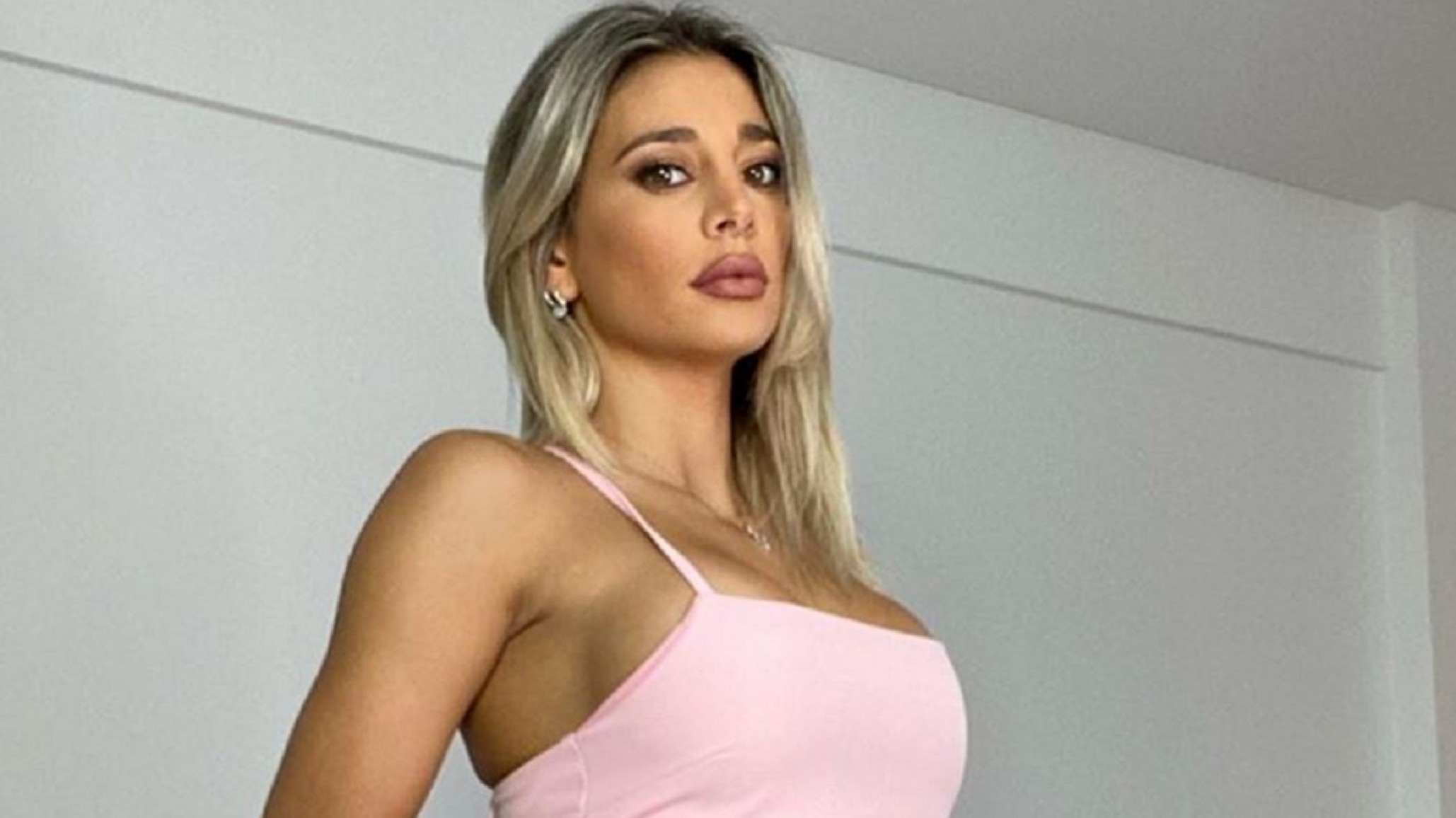 Sol Pérez comenzó la semana con un mini vestido al cuerpo