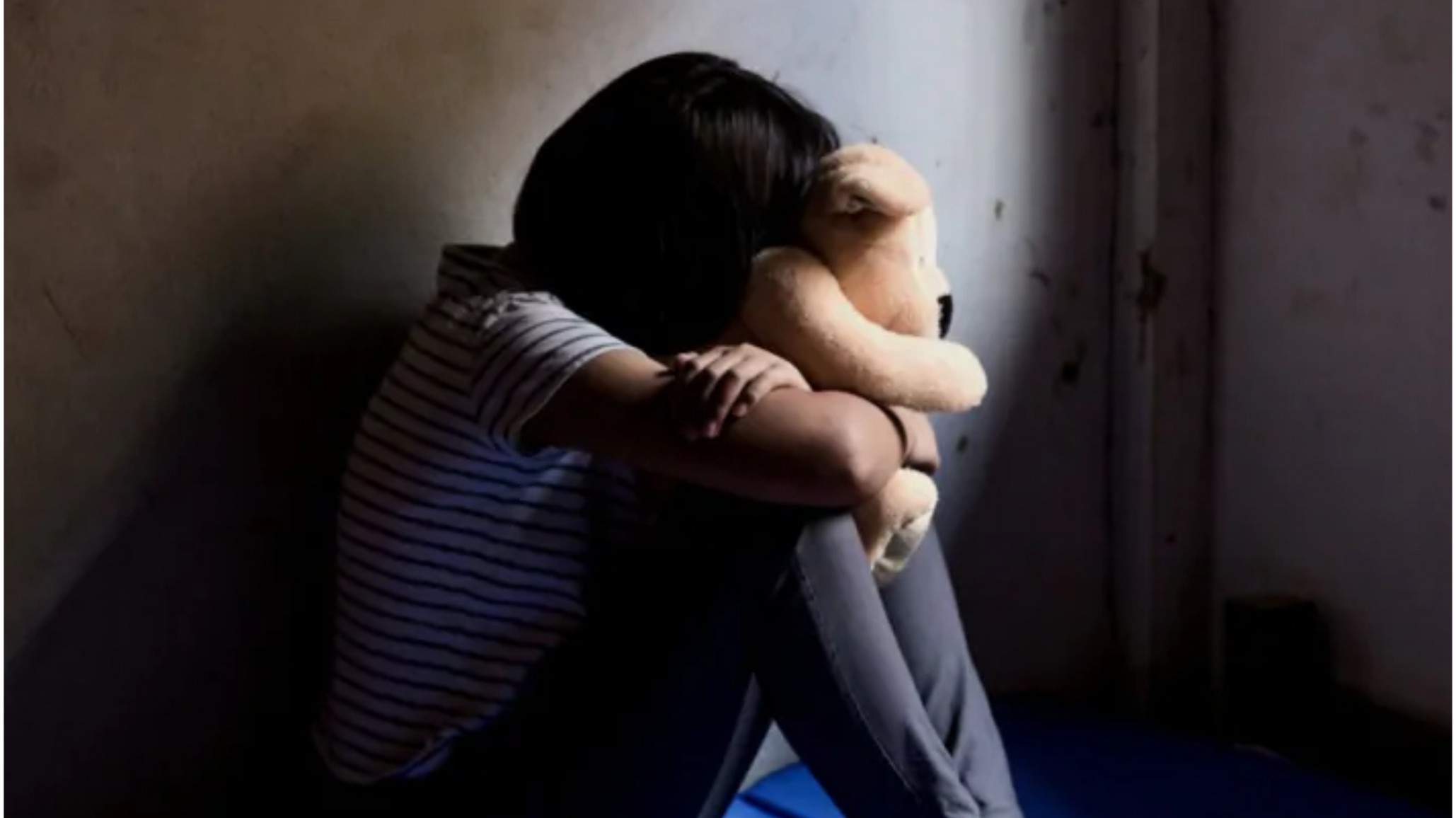 Su padrastro abusada de ella y su mamá la amenazaba para que no lo cuente