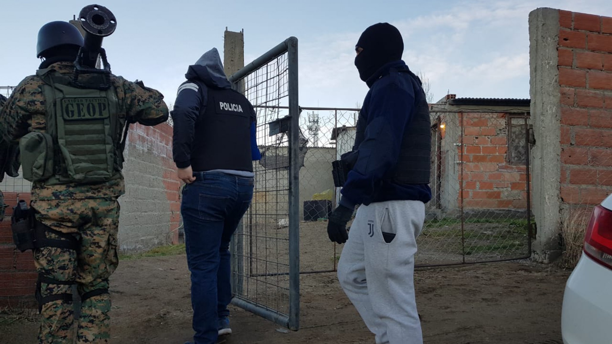 Acordó encontrarse con una mujer por Facebook: en el lugar intentaron robarle y le dispararon tres veces