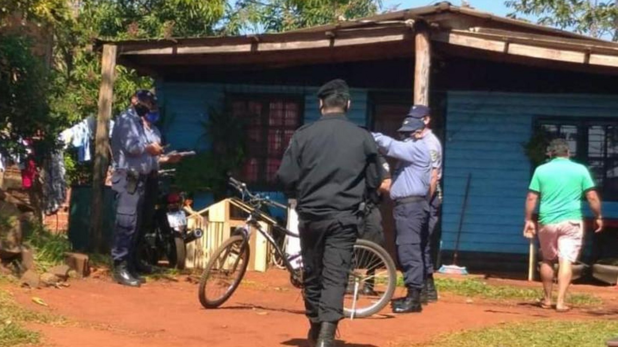 Mató a su madrastra de un disparo en la cabeza