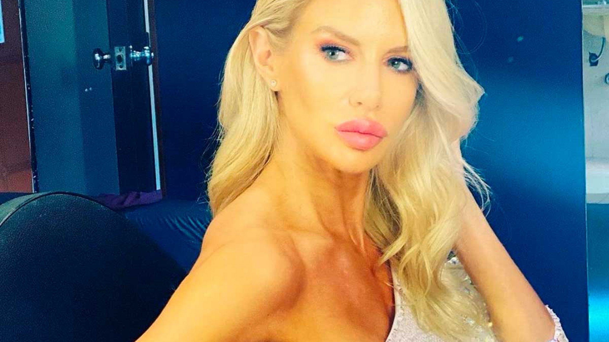 Luciana Salazar limpió su casa con un mini vestido transparente: “Hoy me tocó a mí”