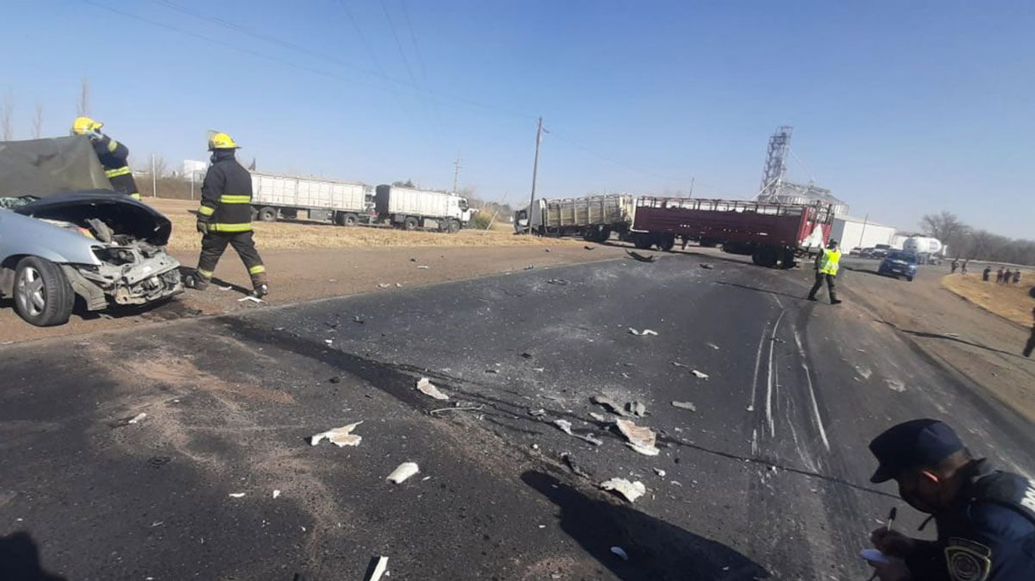 Médico muere en el acto en un brutal choque frontal contra un camión