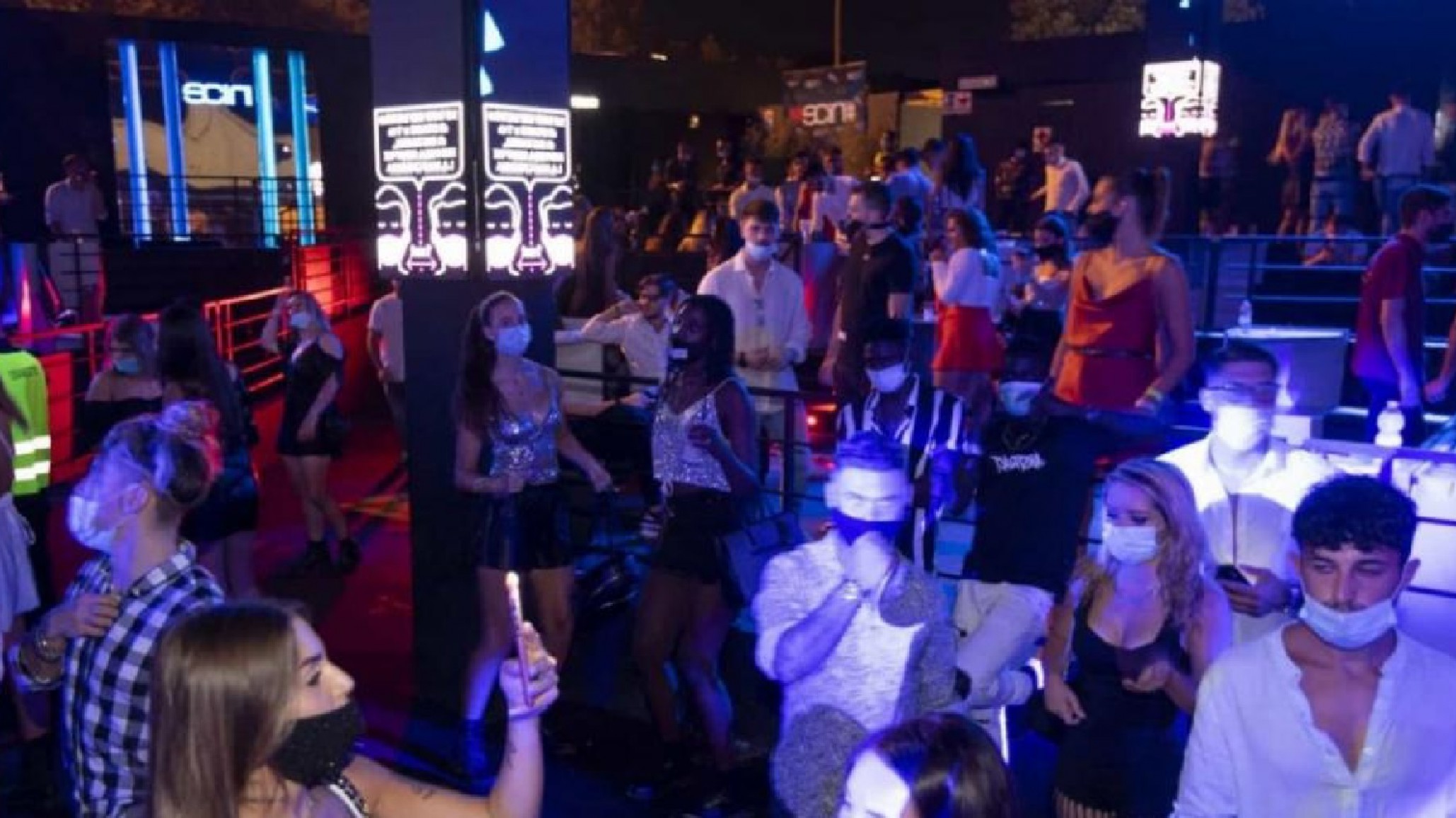 Coronavirus: Italia vuelve a cerrar las discotecas y pistas de baile debido a un nuevo brote